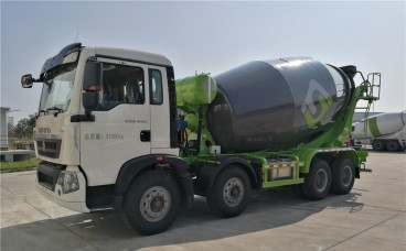 重汽T5G轻量化12方搅拌车